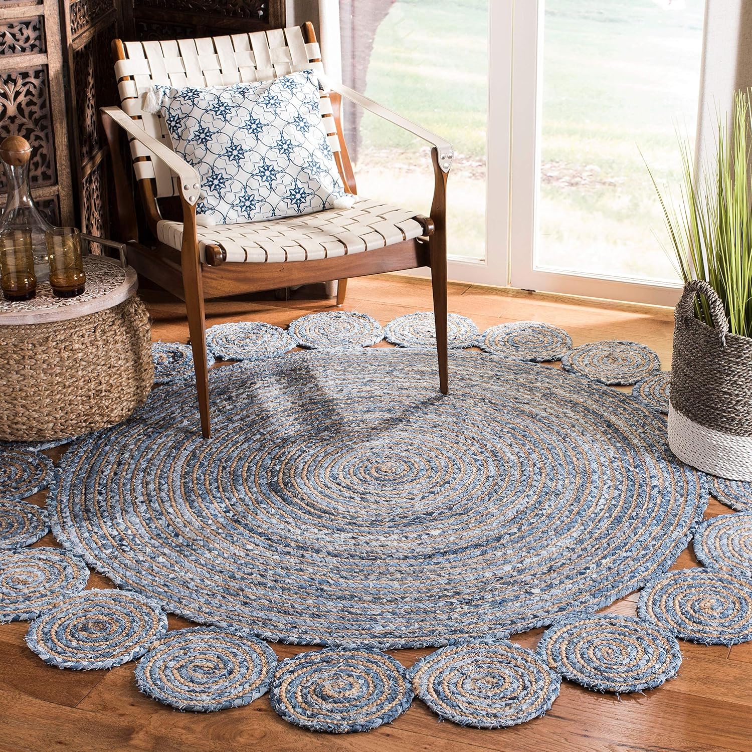SAFAVIEH Cape Cod Collection CAP211L – Alfombra redonda de 6 pies, redonda, color azul y natural, hecha a mano, estilo bohemio, trenzada de yute y
