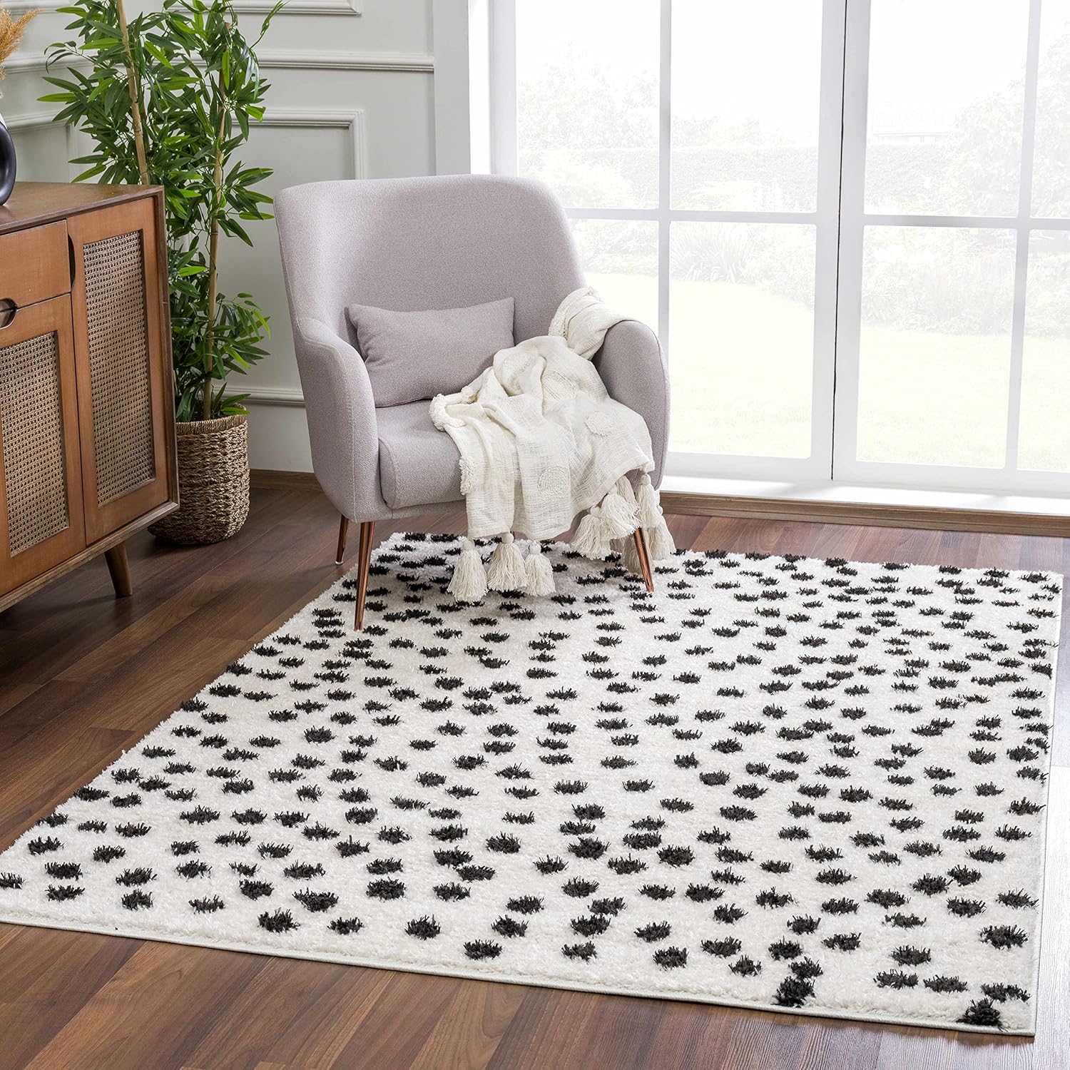 Hauteloom Tilos – Alfombra dálmata para sala de estar, dormitorio, cuarto de bebé, alfombra lanuda con patrón de puntos, pelo alto de felpa, negro,