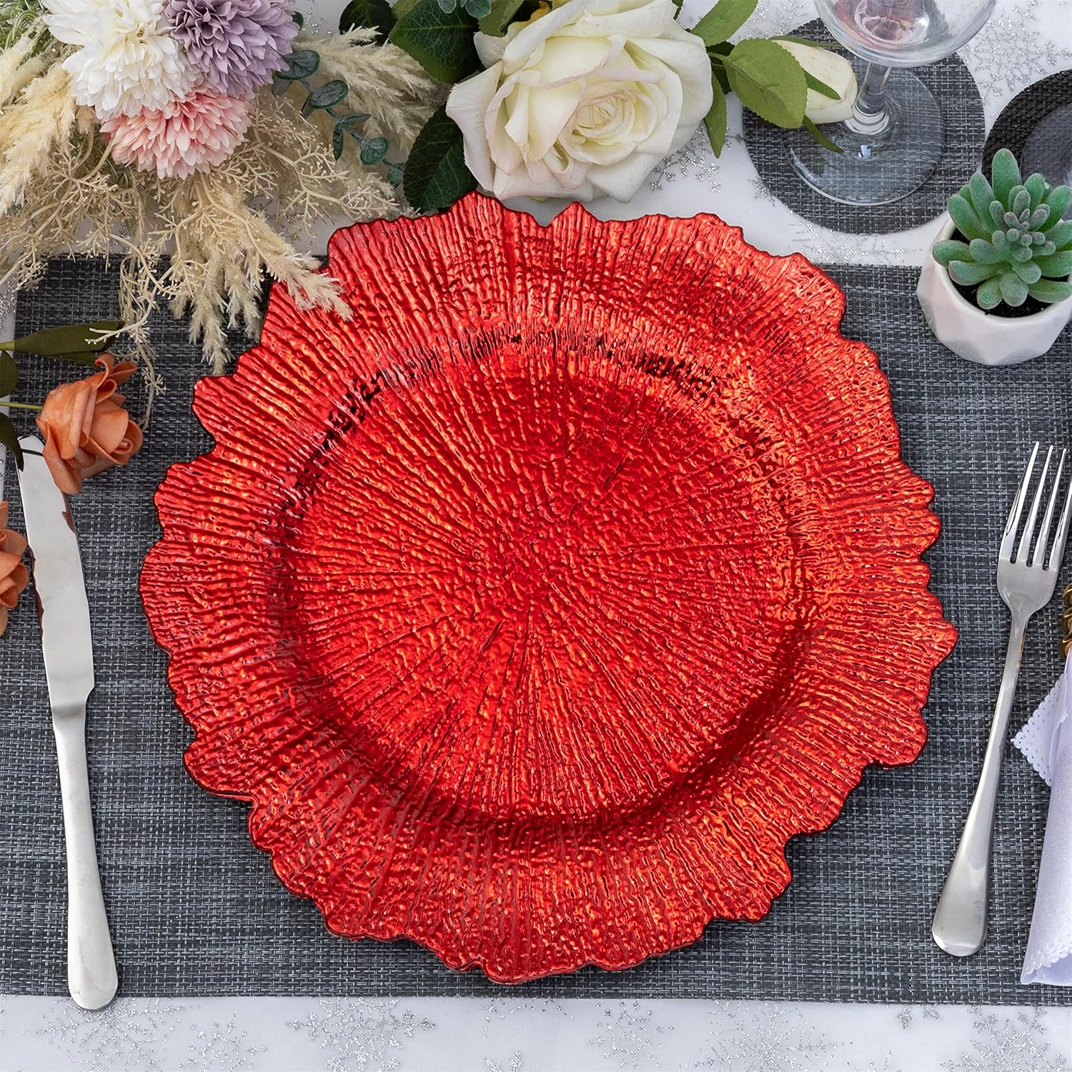 Juego de 6 platos rojos redondos de 13 pulgadas, cargadores de arrecife de plástico para platos de cena, suministros de boda para todas las