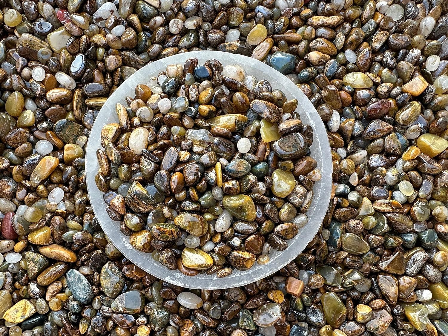 GAF TREASURES Venta al por mayor Natural Semi Tumbled Gemstone Chips, Mini Cristales Triturados, Chips de Cristal Sin Perforar (Pietersita, 1 Libra)
