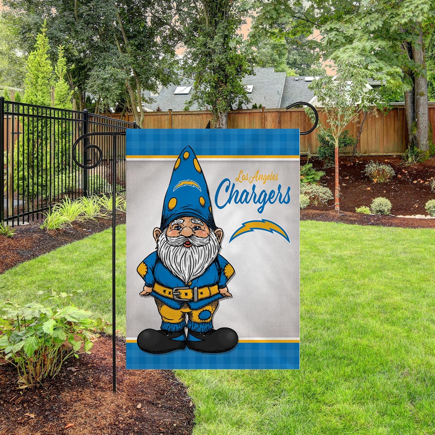 Rico Industries NFL Football Los Angeles Chargers Gnomo Spring – Bandera de jardín de doble cara de 13 x 18 pulgadas