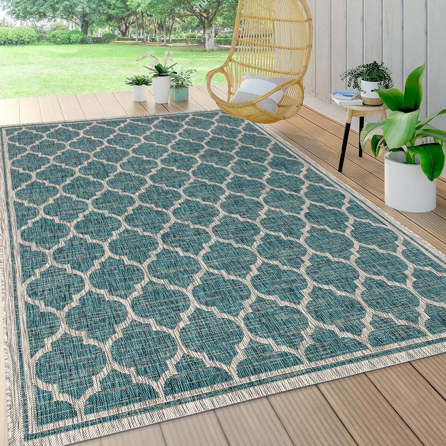 Alfombra tejida con textura y patrón enrejado en S marroquí en forma de trébol JONATHAN Y, para interioresexteriores, turquesagris, 5 x 8 pies