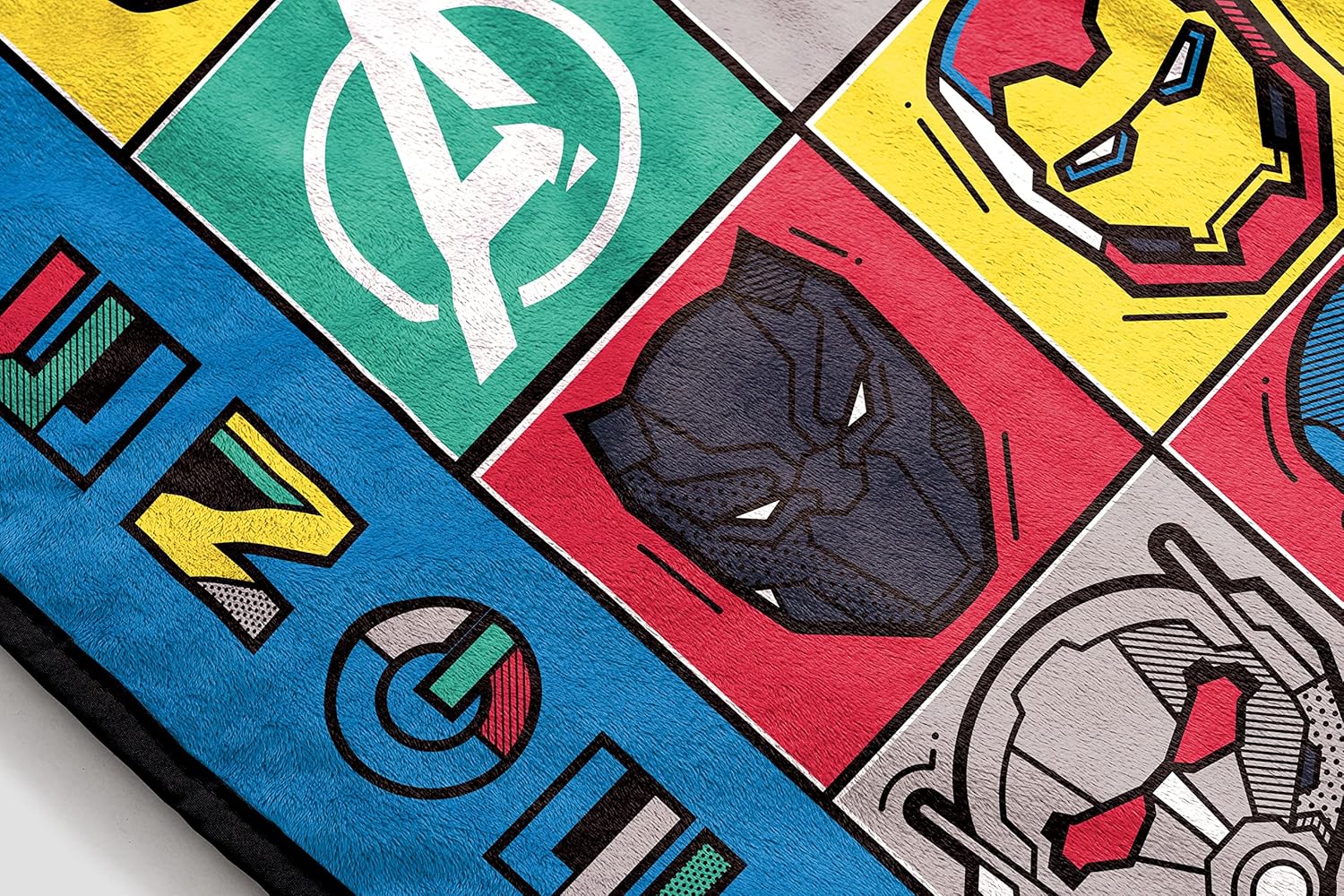 Jay Franco Marvel Avengers Pop Manta  Medidas 62 x 90 pulgadas, ropa de cama para niños  Resistente a la decoloración Super Soft Fleece