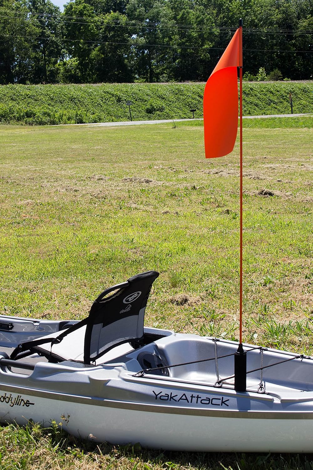 YakAttack VISIFlag, mástil de 52 pulgadas de alto con bandera, listo para MightyMountGearTrac