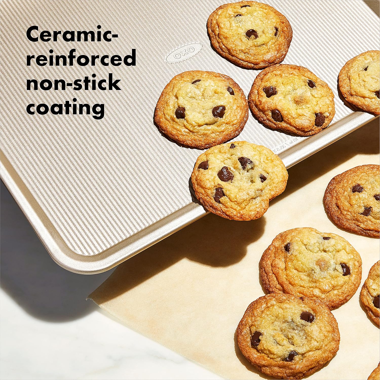 OXO Good Grips – Recipiente de horno antiadherente para hacer galletas, 12.25 x 17 pulgadas, color dorado