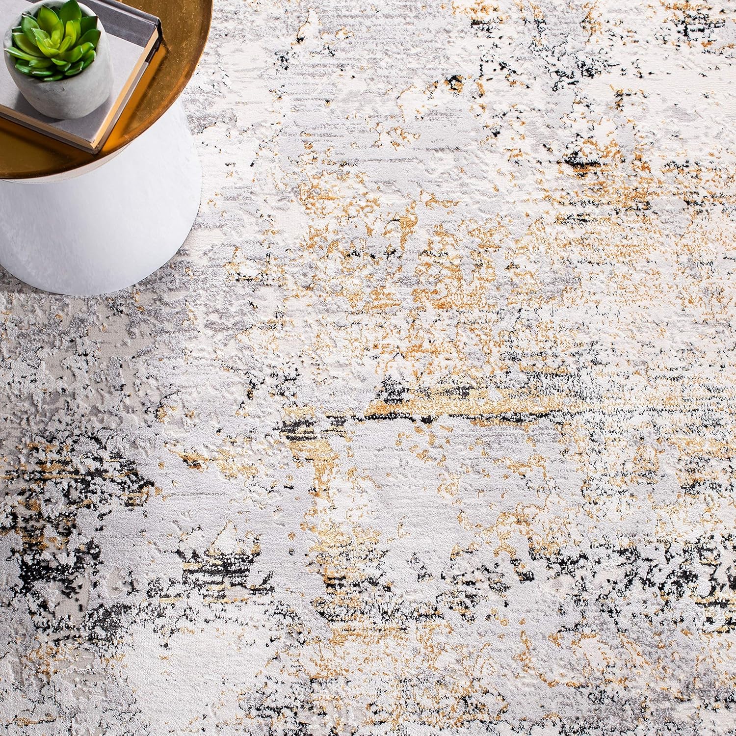 SAFAVIEH Amalfi Collection AMF572A – Alfombra decorativa de 4 x 6 pies, color crema y dorado, diseño abstracto envejecido, no desprende pelusa y es
