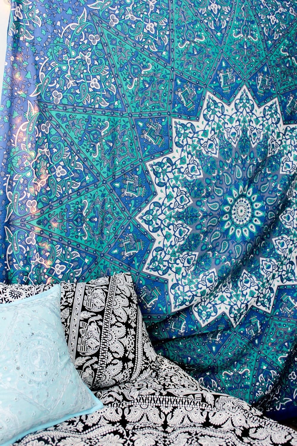 Tapíz para la pared Popular Handicrafts. Mandala hippie en color azul y purpura. Camino de mesa, cubre cama. Arte de la India. Arte bohemio, de