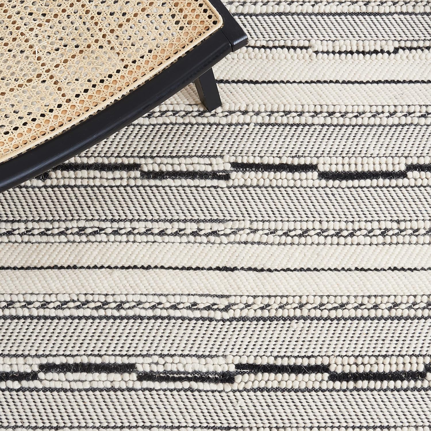 Safavieh Natura Collection – Alfombra de área de 6 x 9 pies, color negro y marfil, tejido plano bohemio hecho a mano, lana de granja, ideal para