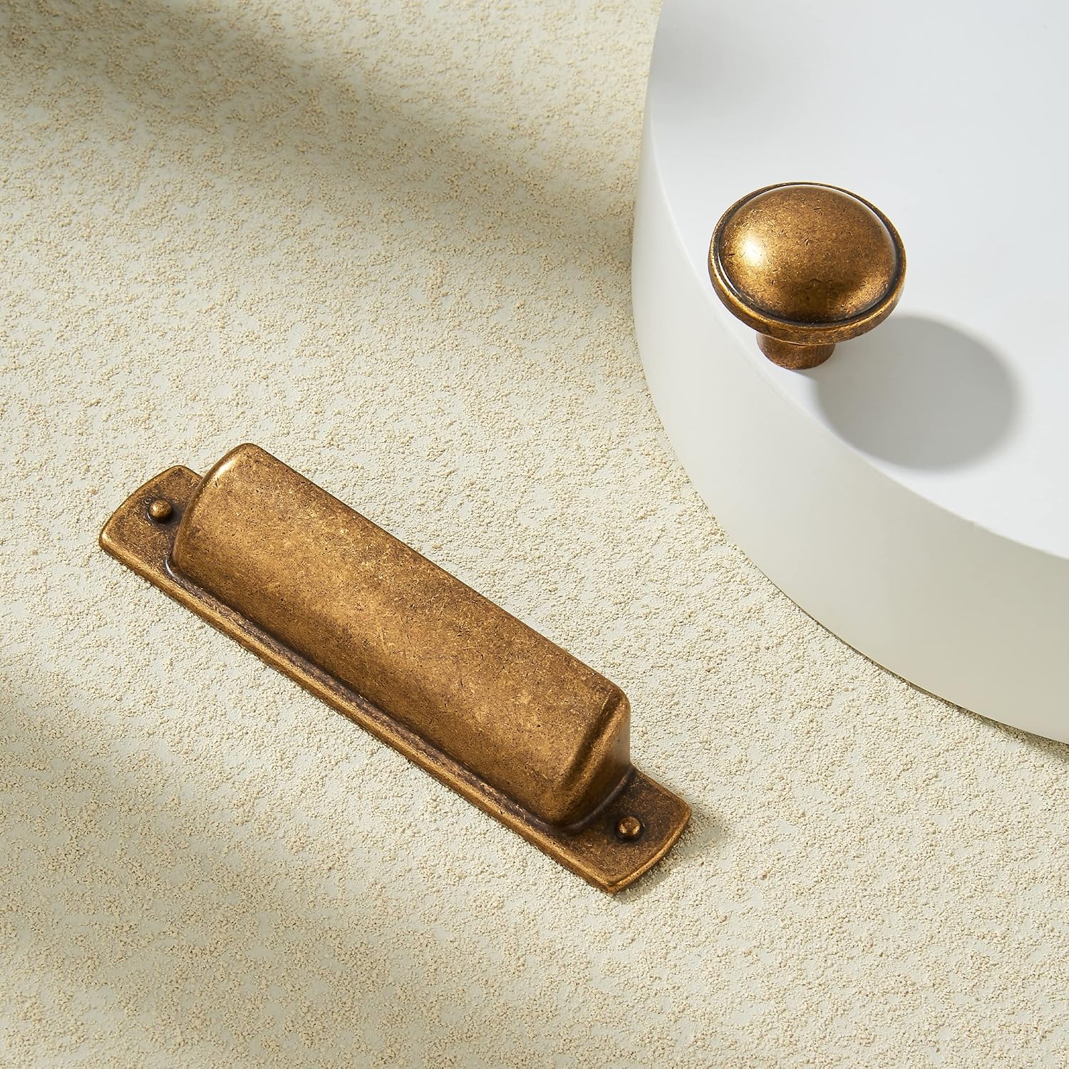 khtumeware Paquete de 10 tiradores de cajón de 3 pulgadas de latón antiguo, tiradores de taza para gabinetes, accesorios de cocina, manijas de