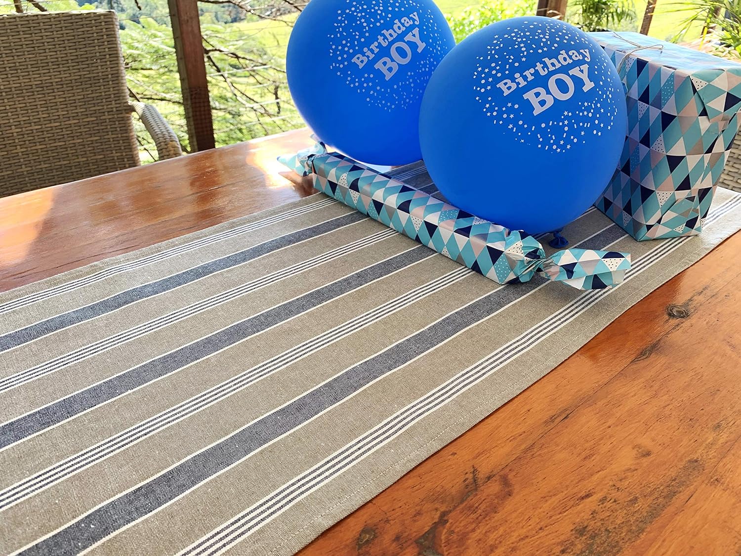 Camino de mesa náutico  Diseño bordado decorativo de algodón  Natural, azul marino y blanco  Faro costero (72 pulgadas)