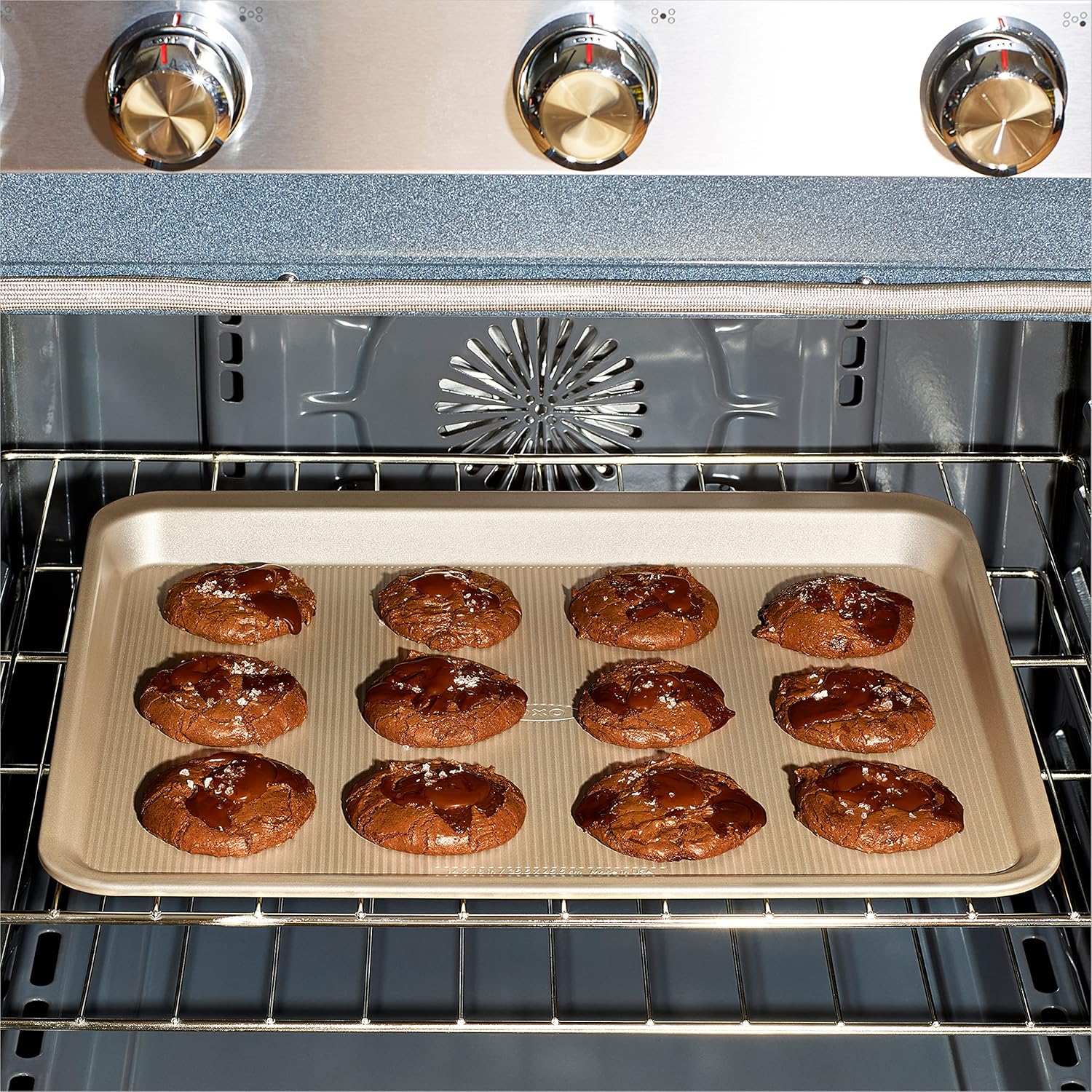 OXO Good Grips – Recipiente de horno antiadherente para hacer galletas, 12.25 x 17 pulgadas, color dorado