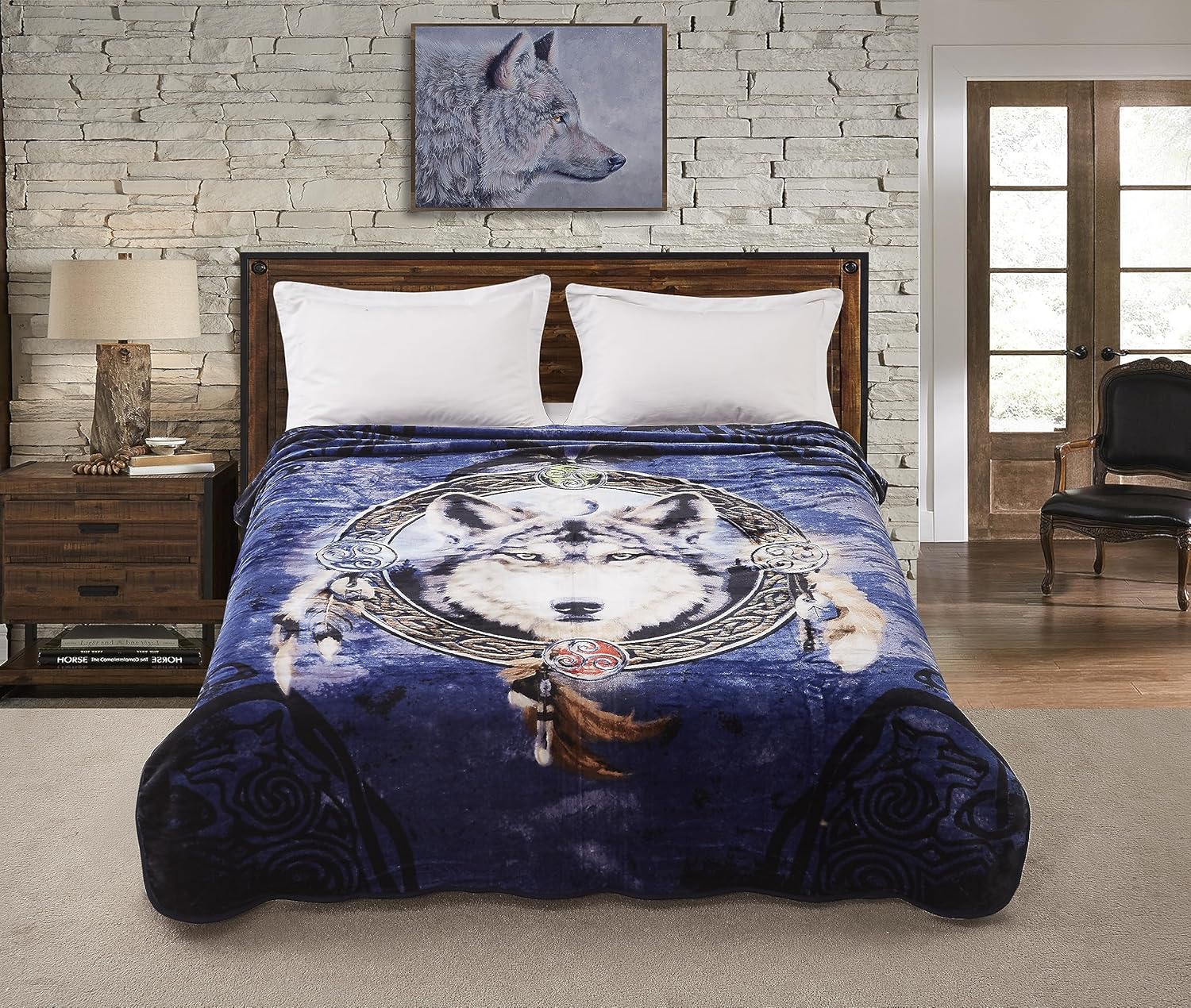 Regal Comfort Manta de tamaño Queen  Guía de lobo celta  Manta de piel sintética de peso medio de 86 x 79 pulgadas para cama, sofá, decoración de