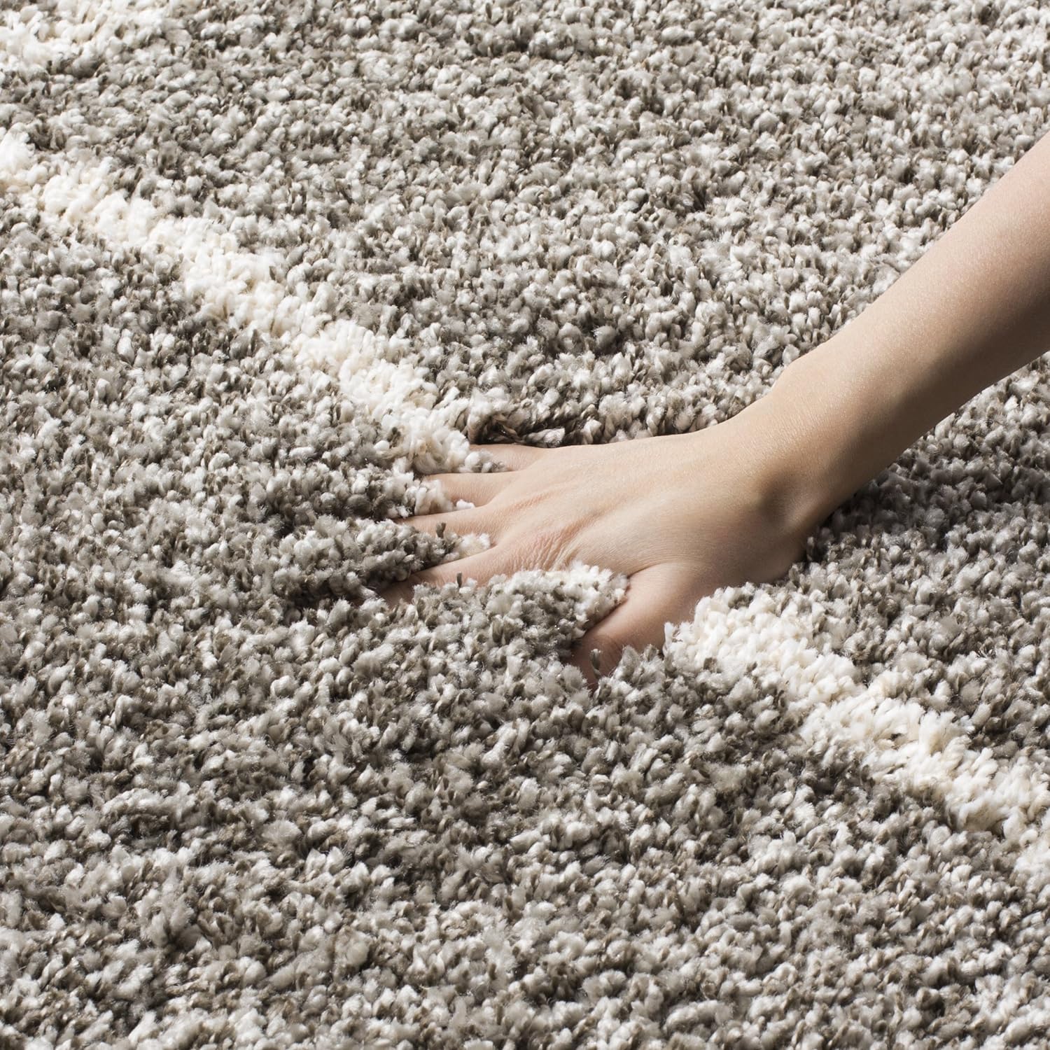 SAFAVIEH Colección Hudson Shag -Alfombra de pasillo, 2 pies 3 pulgadas x 14 pies, gris y marfil, diseño moderno de enrejado, no desprende pelusa y