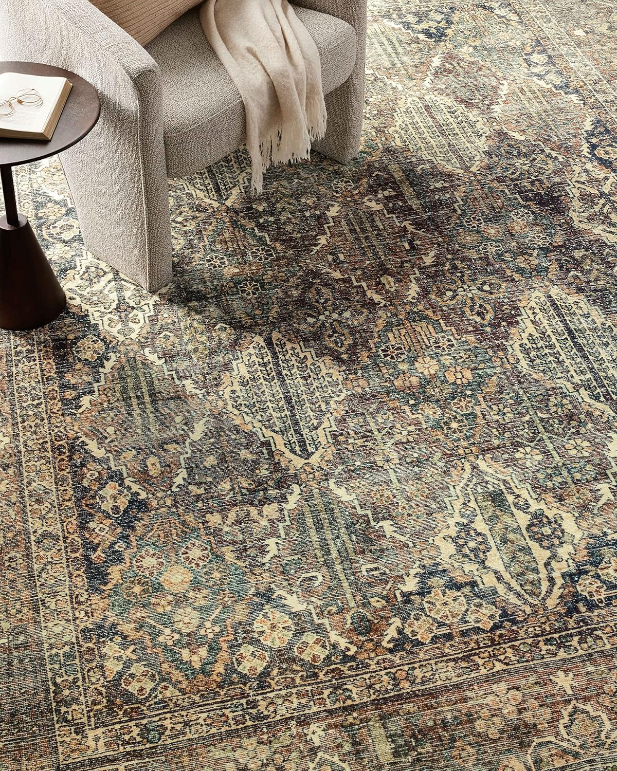 Loloi Magnolia Home by Joanna Gaines x Loloi Banks Collection – Alfombra lavable a máquina, BAN-05 Spice  Azul, 2 pies 6 pulgadas x 7 pies 6