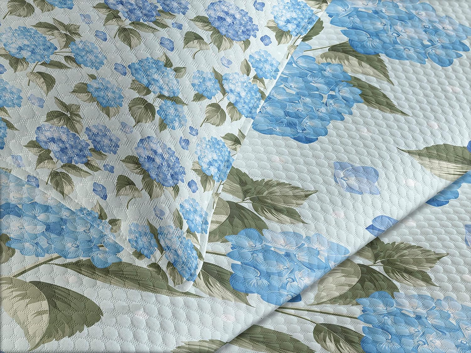 Ambesonne Juego de colcha de flores, flores de hortensias sobre fondo suave, diseño de novia de boda, colcha decorativa de 3 piezas y 2 fundas de