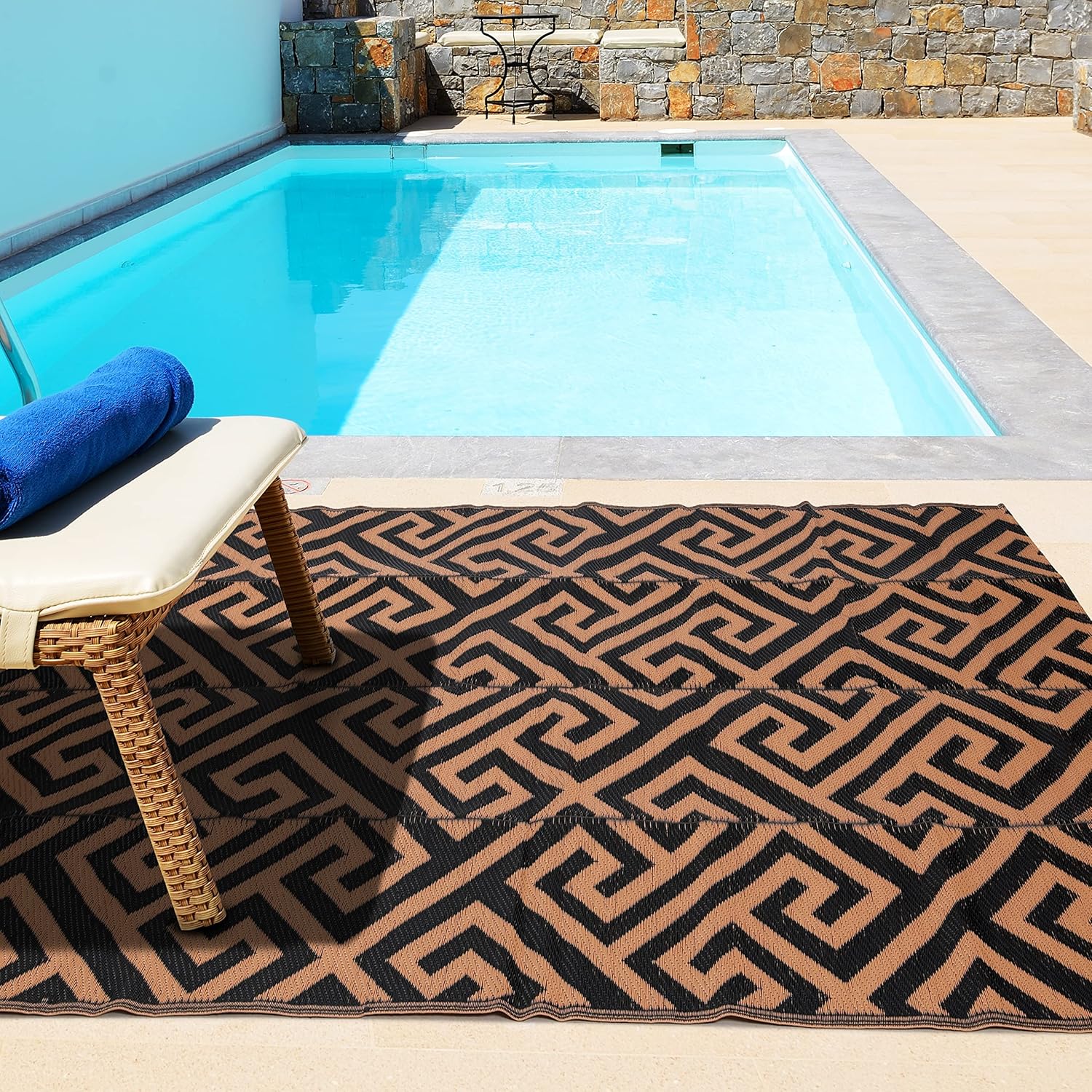 Alfombras reversibles de plástico para patio, 5 x 8 pies, ligeras, en forma de I, para patio, pajilla, campamento de caravana, playa y picnic (negro
