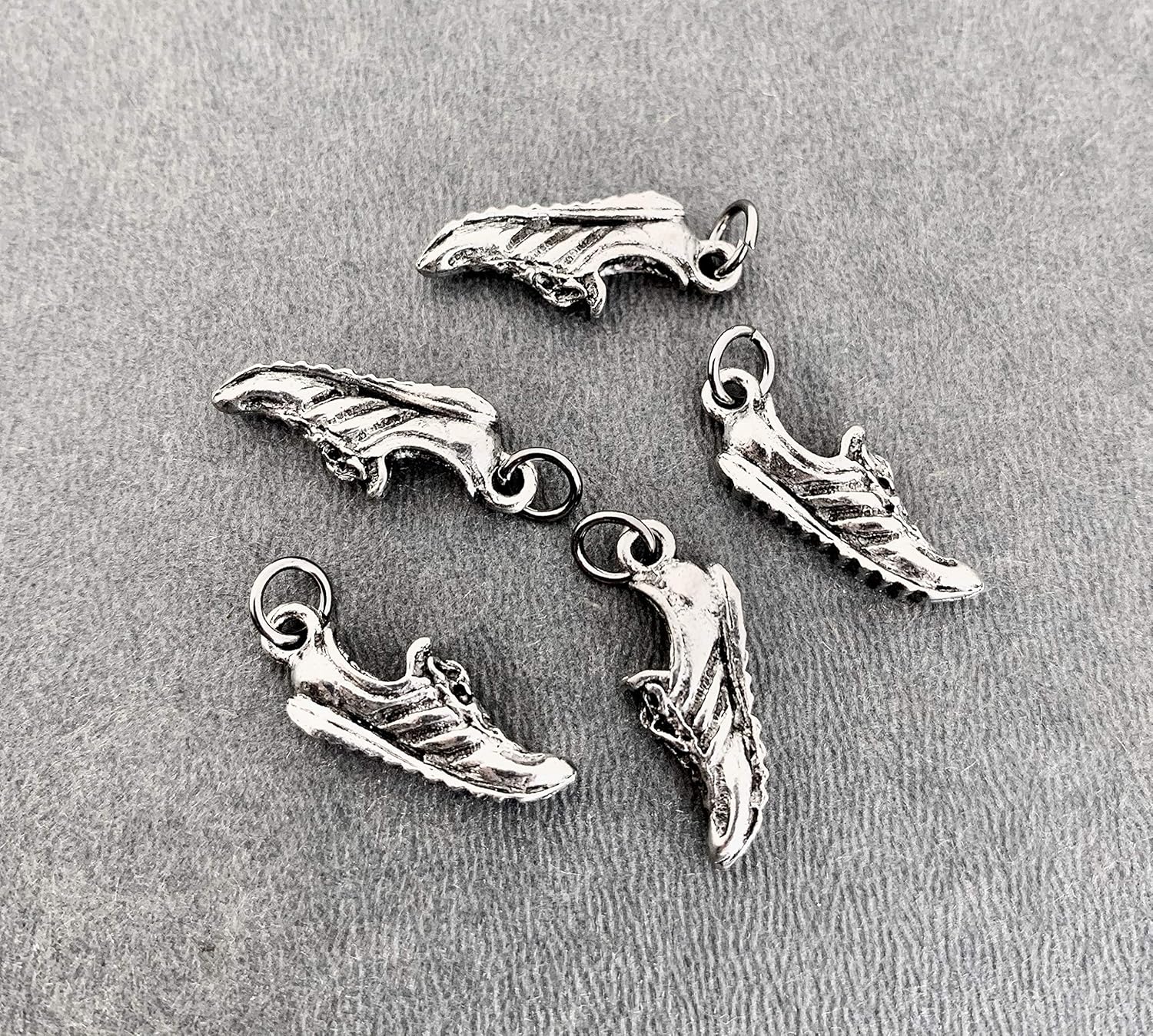 RUNNING SHOE Charm 5 Pack – FIVE (5) Pewter RUNNING SHOE Charms with Gunmetal Jump Ring each in individual Organza Bag – ONE (1) Pewter Running Shoe