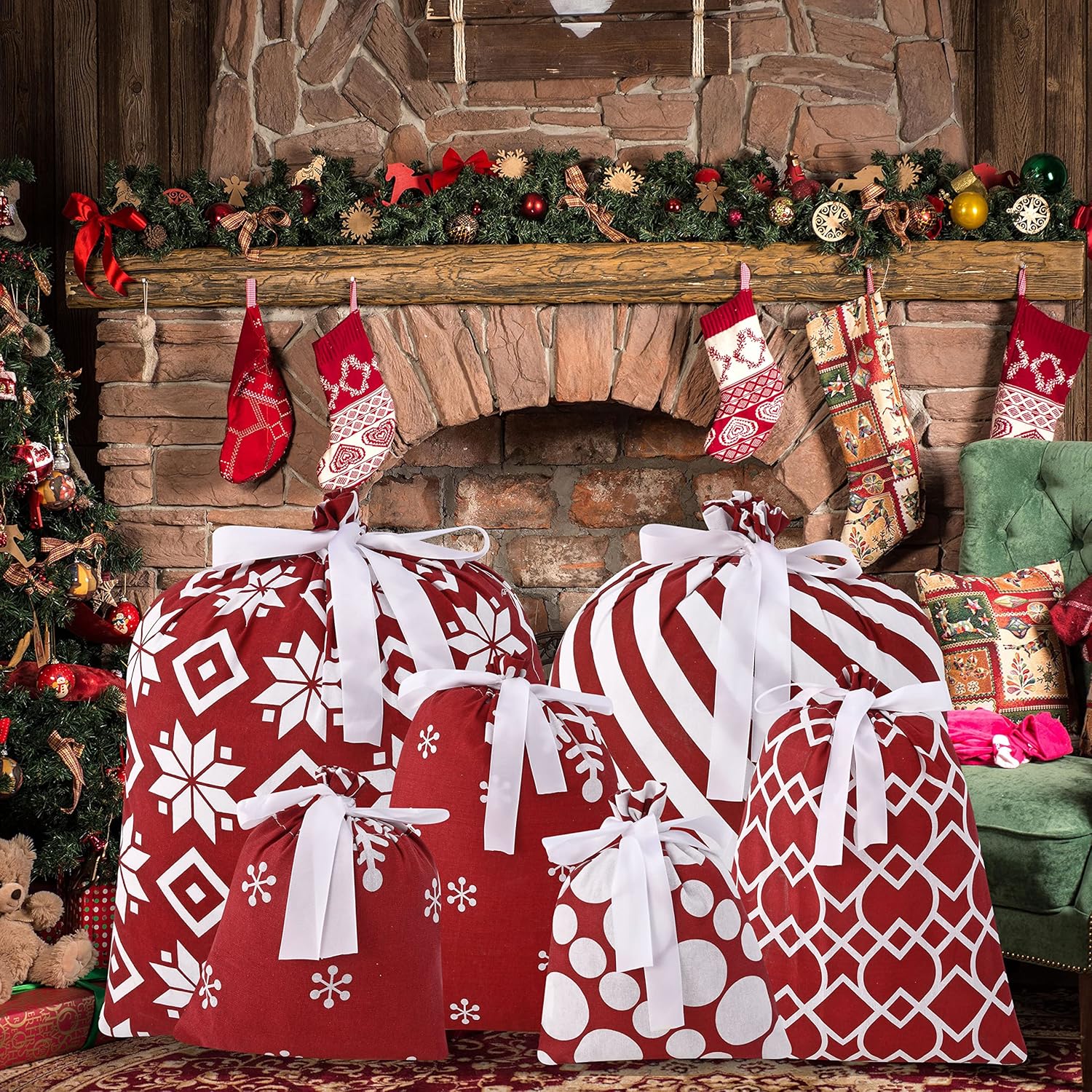 JOYIN 6 bolsas de regalo de tela roja de Navidad con 5 diseños de bolsas de tela de algodón de Navidad con cordón para decoración de Navidad, bolsas