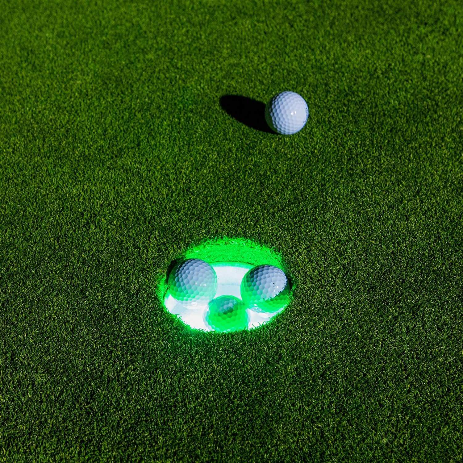 GoSports Paquete de 3 luces de agujero de golf iluminadas, ideales para jugar golf con poca luz, práctica de putting, práctica de astillado y más