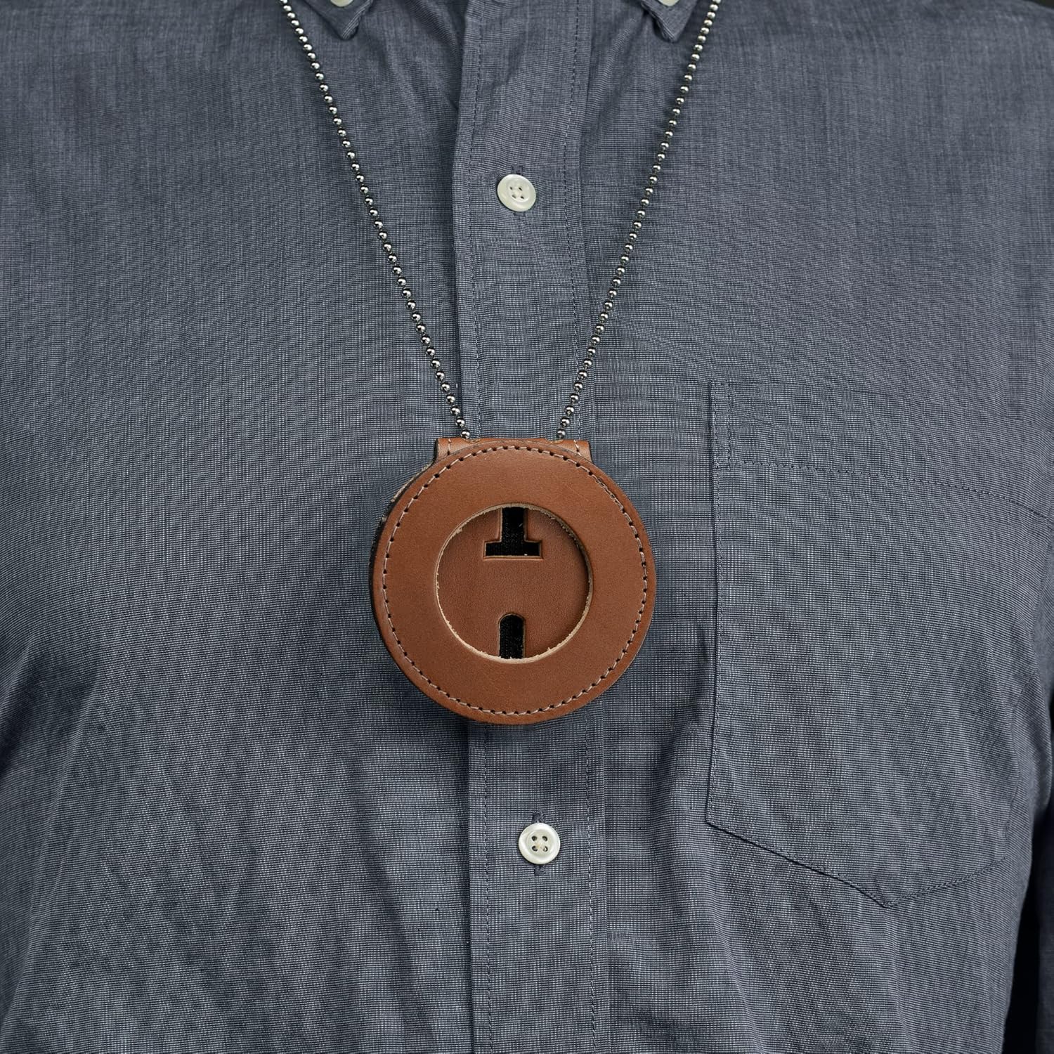 Perfect Fit Shield Wallets Soporte para insignia de cinturón de Texas Ranger con cadena para el cuello y clip para cinturón de cuero marrón (Cutout