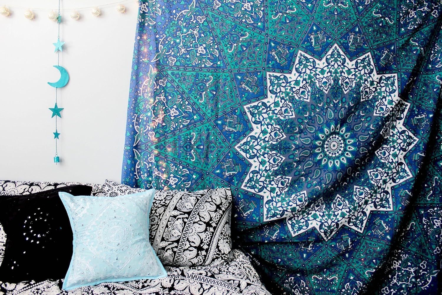 Tapíz para la pared Popular Handicrafts. Mandala hippie en color azul y purpura. Camino de mesa, cubre cama. Arte de la India. Arte bohemio, de