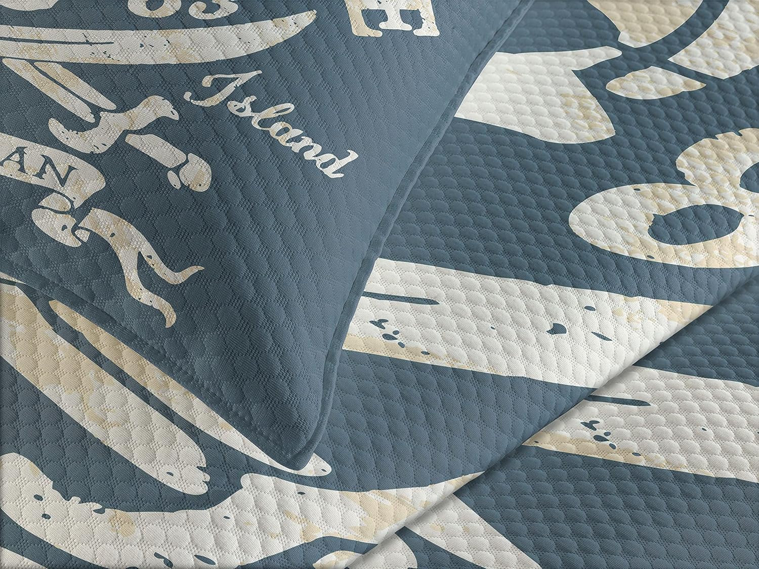 Lunarable Colcha pirata, Shark Cove Tortuga Island Caribbean Waters Retro Jolly Roger, juego de colcha acolchada decorativa de 2 piezas con funda de