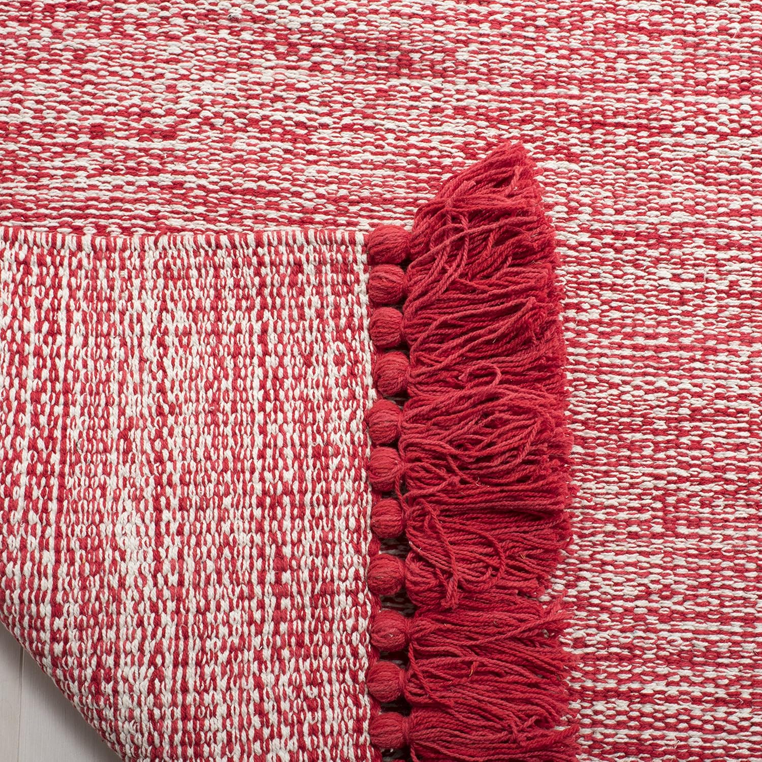 SAFAVIEH Colección Montauk – Alfombra de área de 5 x 8 pies, color rojo con borlas de algodón hecho a mano, ideal para zonas de alto tráfico en sala