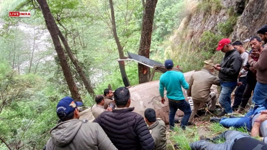 5 Dead As Helicopter Carrying Kedarnath Pilgrims Crashes: Fifth Such Incident In Recent Weeks – Live India 5 Dead As Helicopter Carrying Kedarnath Pilgrims Crashes: Fifth Such Incident In Recent Weeks – Live India