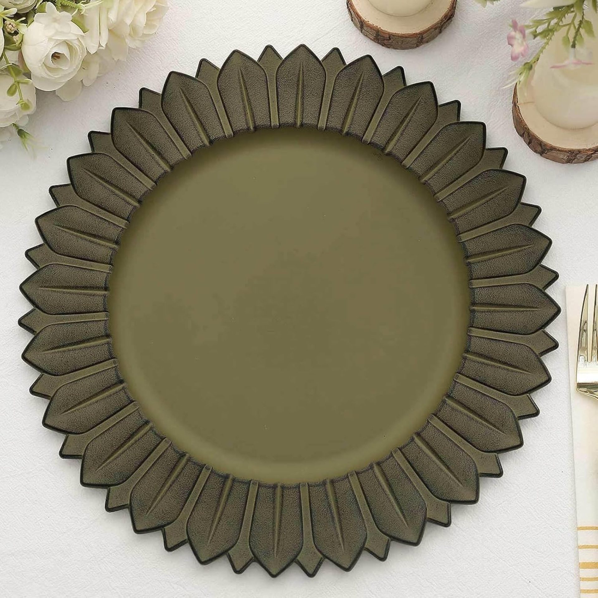 Efavormart 6 Pack | 13″ Matte Olive Inexperienced Sunflower Plastic Dinner Charger Plates, Disposable Spherical Serving Trays Efavormart 6 Pack | 13″ Matte Olive Inexperienced Sunflower Plastic Dinner Charger Plates, Disposable Spherical Serving Trays