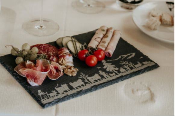 Kadastar Schieferplatte “Alpaufzug Familie”,       30×20 cm