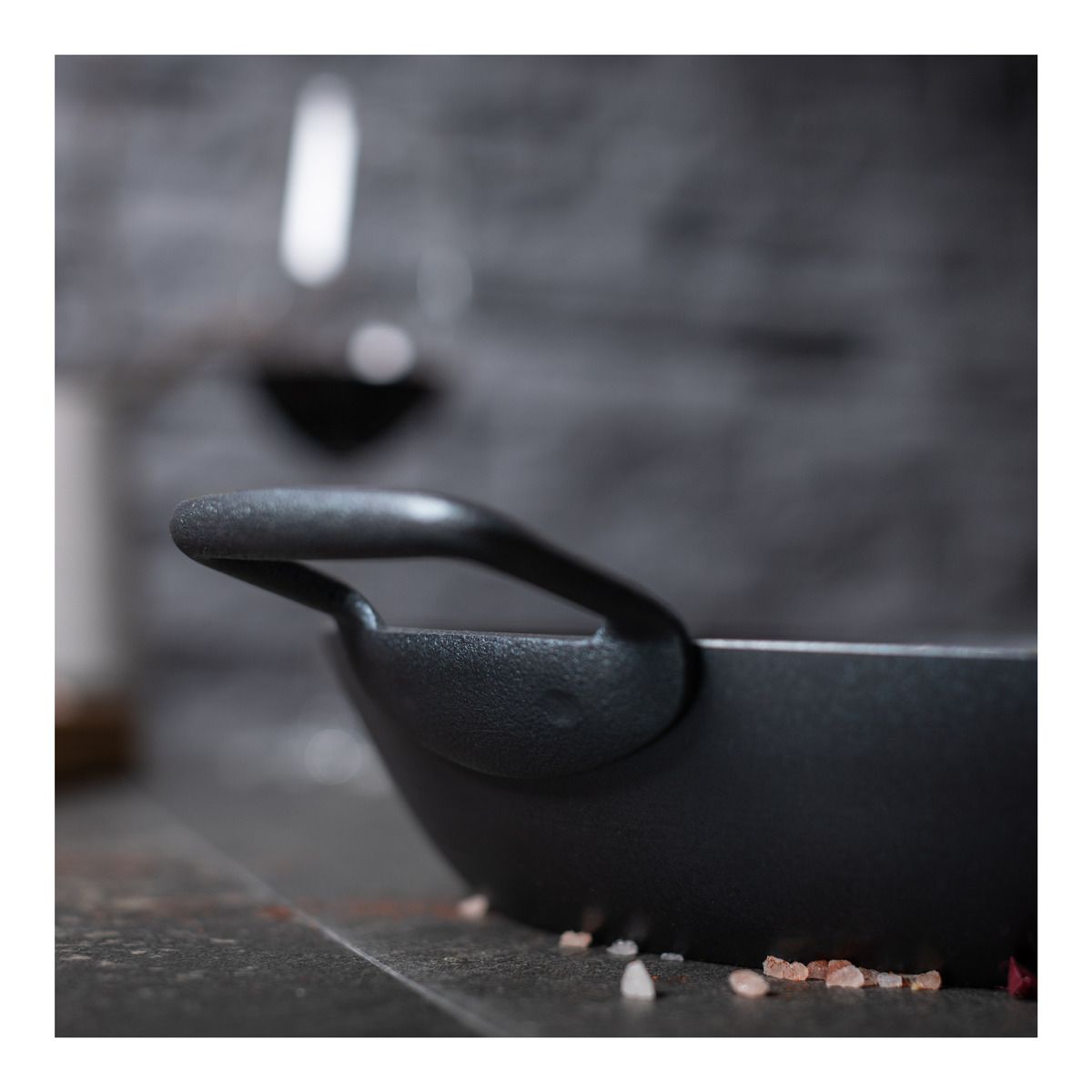 Kuhn Rikon Eisenpfanne Black Star mit Seitengriffen 28 cm