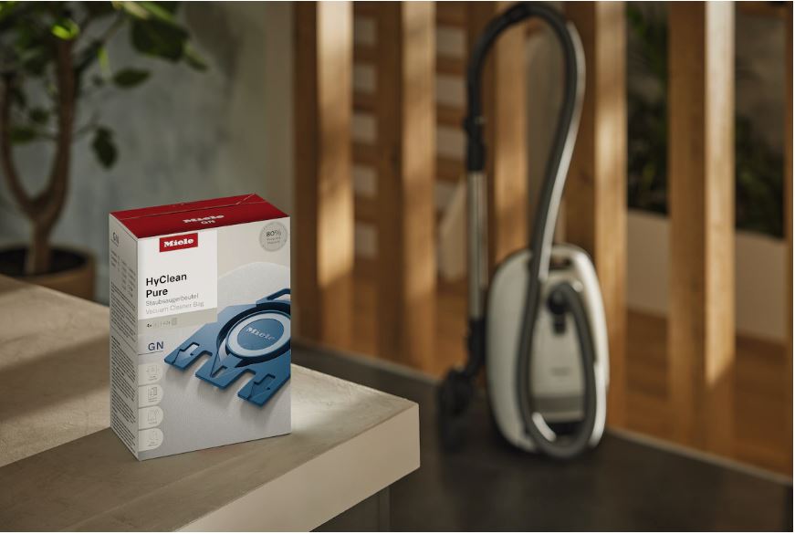 Miele Staubsaugerbeutel HyClean Pure GN à 4 Stück + 2 Filter