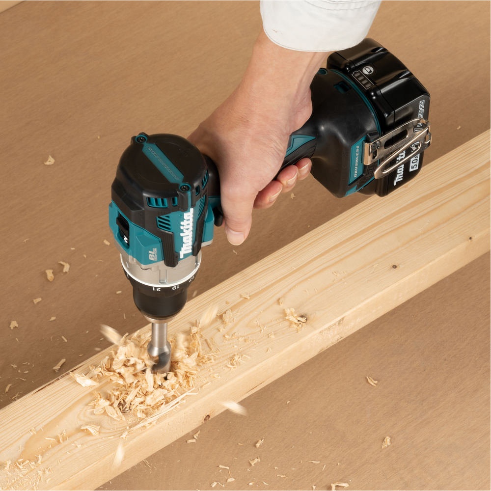Makita Akku Bohrschrauber 18V, mit 2 x 5.0 Ah Akkus & Ladegerät