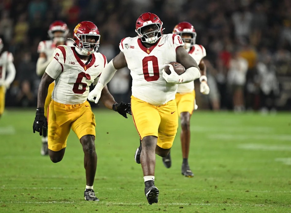 360-pound Georgia transfer scores insane pick-six 360-pound Georgia transfer scores insane pick-six