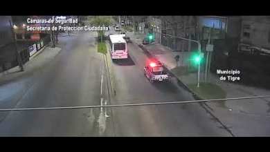 Abrió la puerta del auto y lo chocó una moto Abrió la puerta del auto y lo chocó una moto