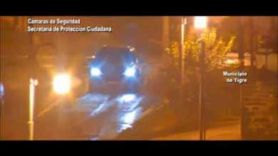 Estaba borracho, chocó en un semáforo y lo detuvieron Estaba borracho, chocó en un semáforo y lo detuvieron