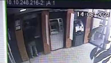 Caen padre e hijo que bloqueaban cajeros y robaban Caen padre e hijo que bloqueaban cajeros y robaban