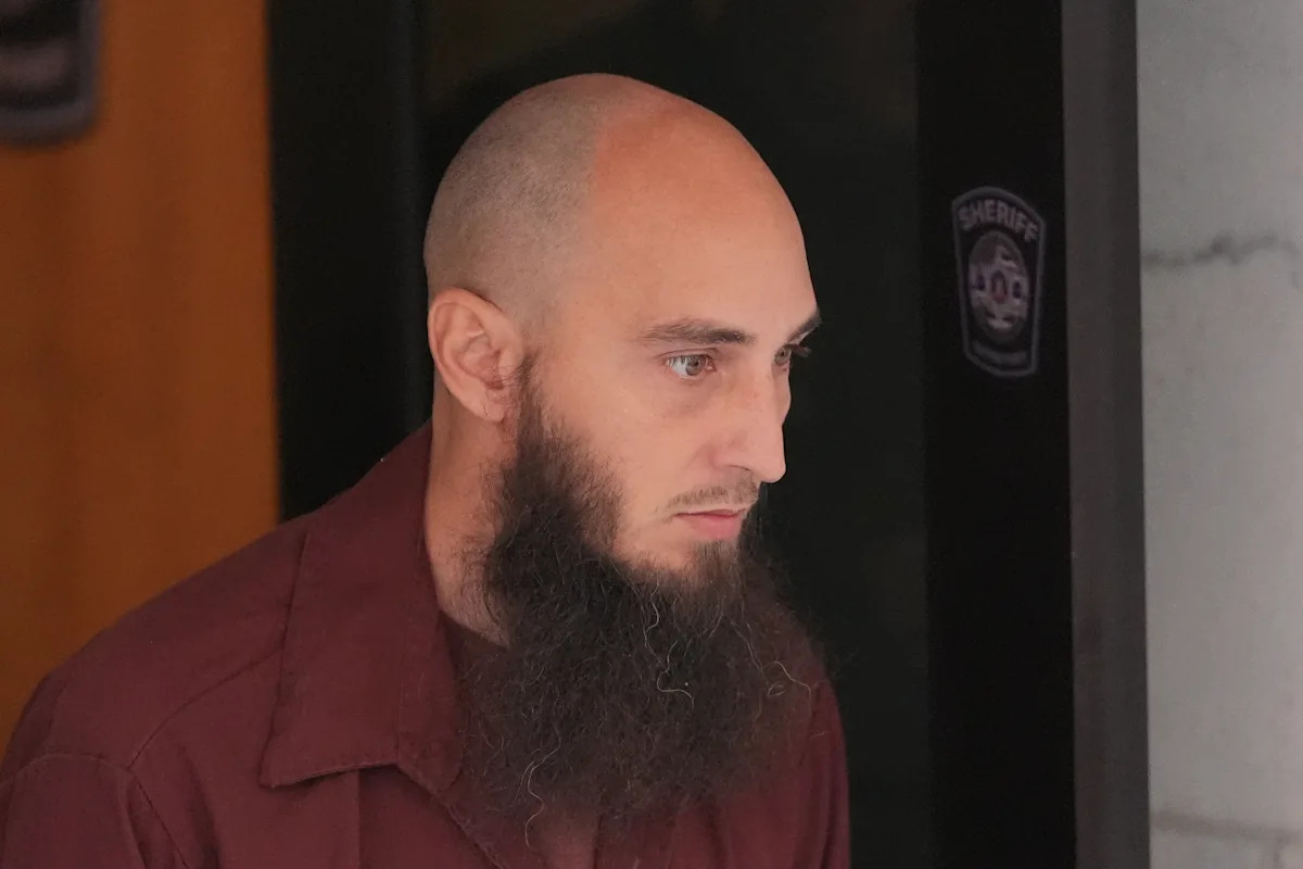 Pennsylvania man pleads guilty in arson attack at governor’s mansion while Shapiro’s family slept Pennsylvania man pleads guilty in arson attack at governor’s mansion while Shapiro’s family slept