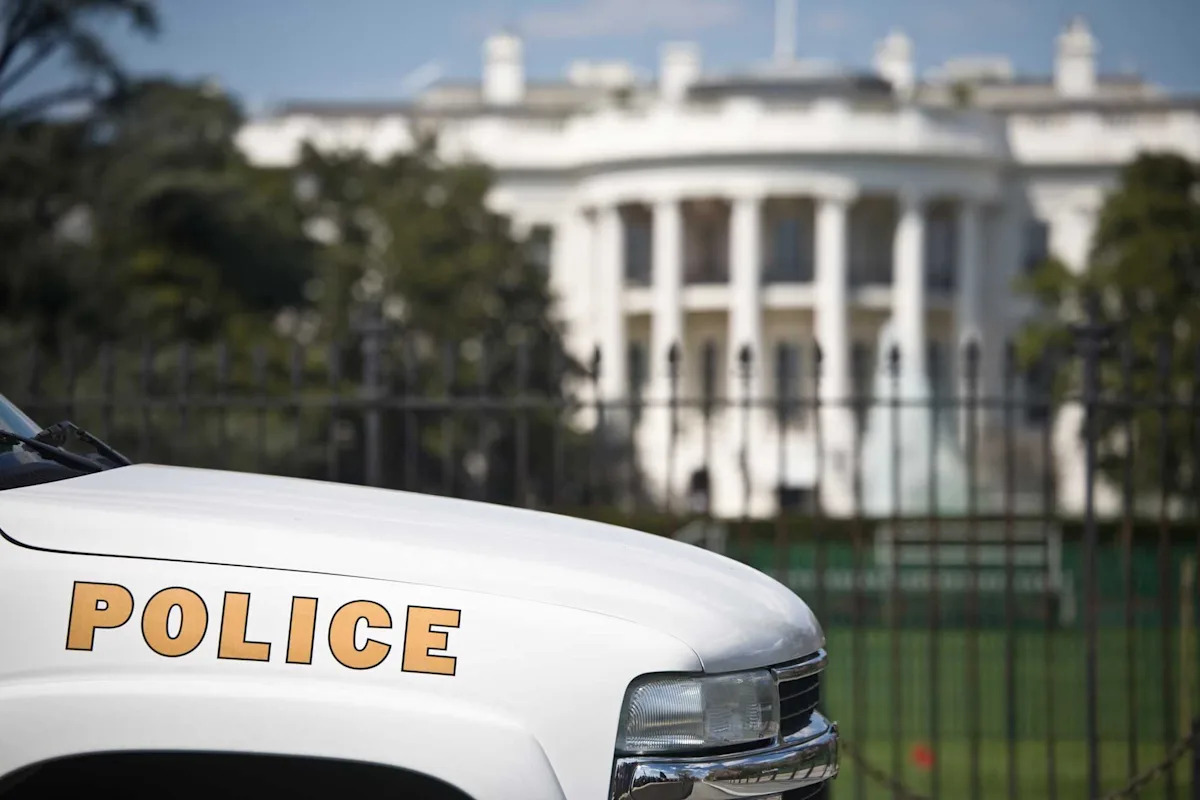 Secret Service Vehicle Catches Fire Outside White House Before Trump’s Meeting with Netanyahu Secret Service Vehicle Catches Fire Outside White House Before Trump’s Meeting with Netanyahu