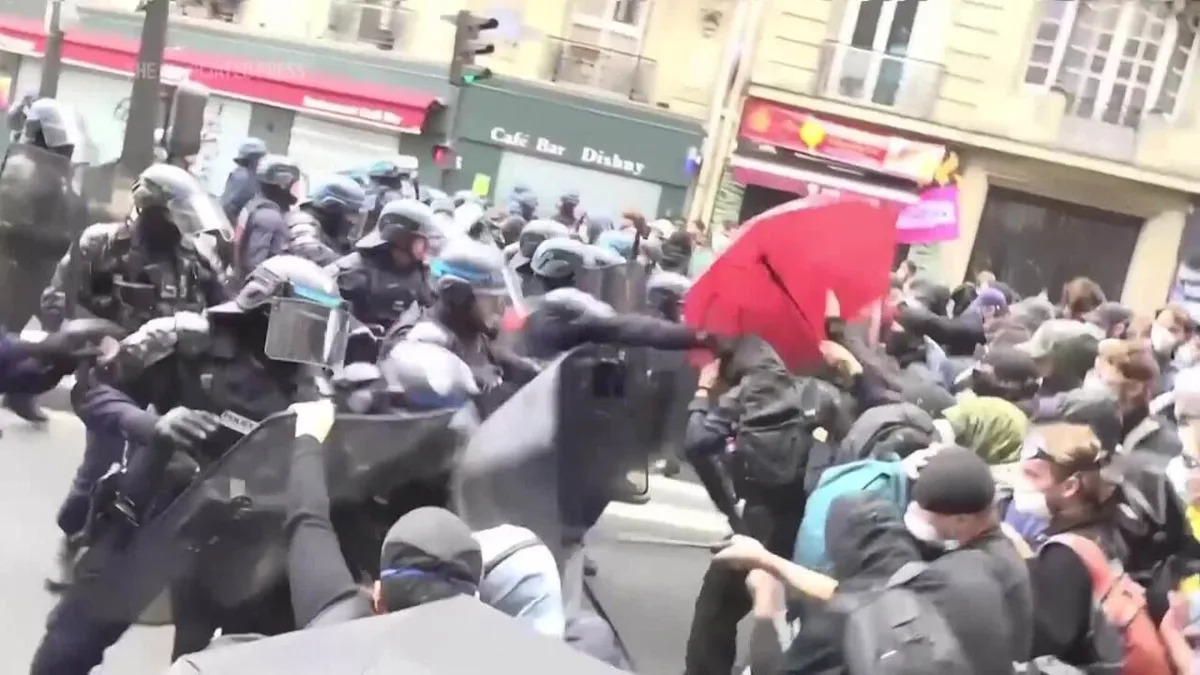Clashes between police and protesters near Paris’ Gare du Nord train station Clashes between police and protesters near Paris’ Gare du Nord train station