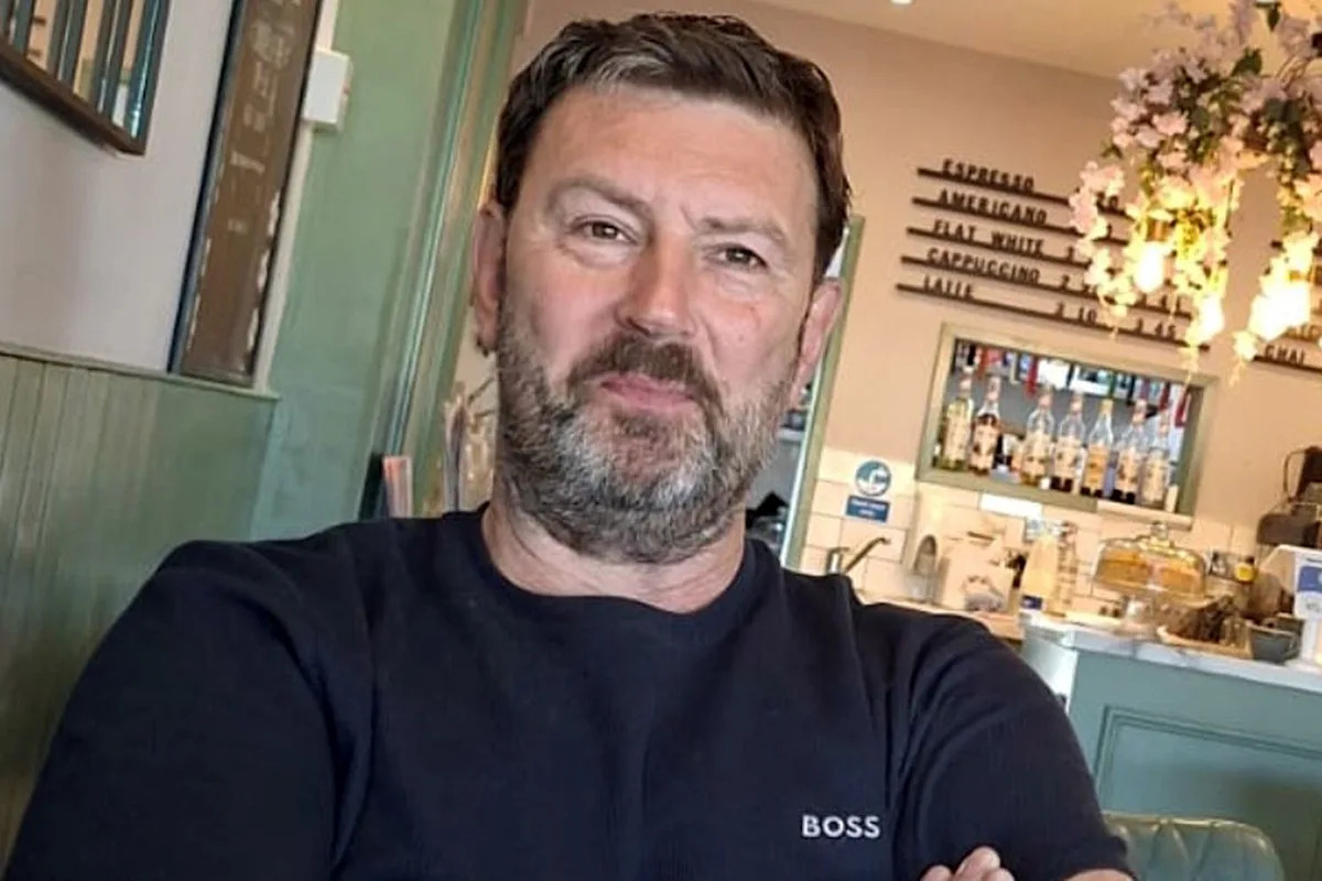 Dad Dies in Crash After Playing Golf with Friends. Wife Says His Dog Has Been ‘Waiting by the Window’ Ever Since Dad Dies in Crash After Playing Golf with Friends. Wife Says His Dog Has Been ‘Waiting by the Window’ Ever Since