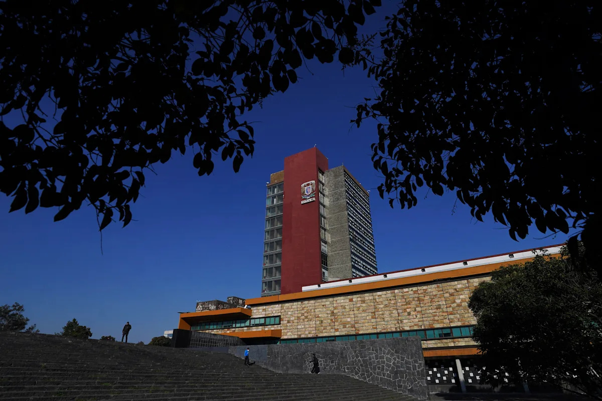 Security fears shut down classes at Mexico’s top university after student killing Security fears shut down classes at Mexico’s top university after student killing