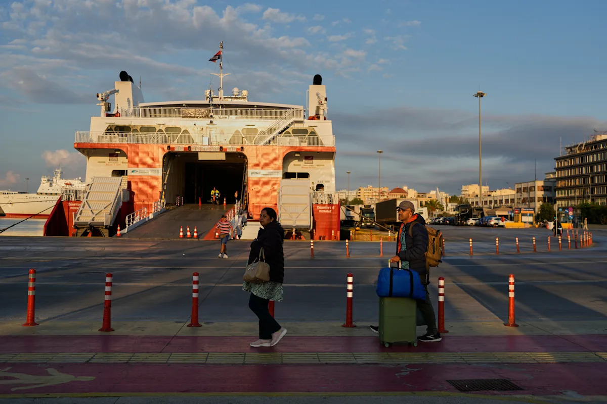 Greece general strike disrupts services across the country Greece general strike disrupts services across the country