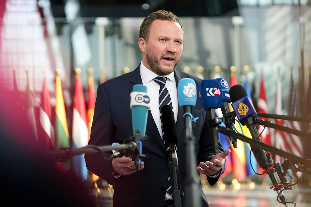 Russian jets over Estonia ignored signals from NATO pilots, officials say Russian jets over Estonia ignored signals from NATO pilots, officials say