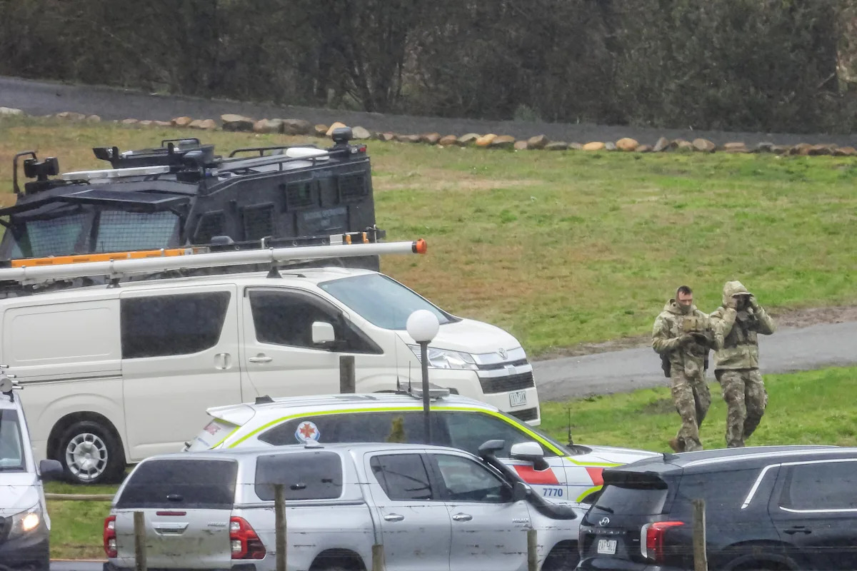 Police in Australia seize guns from dozens of owners who hold views rejecting government authority Police in Australia seize guns from dozens of owners who hold views rejecting government authority